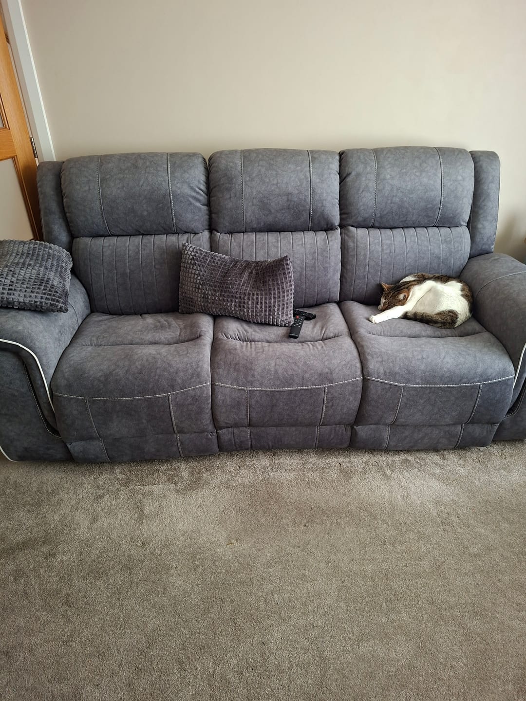 Customer photo review of Neon Express Power Reclining 3 + 2 Sofas, Silver