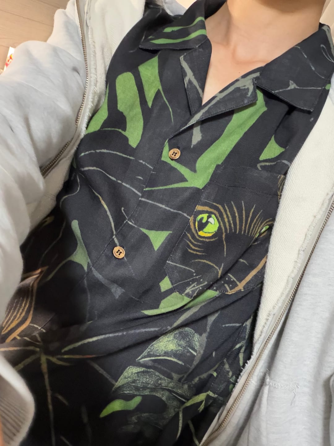 Customer photo review of 「猫が葉の中に隠れている」版画風プリントアロハシャツ