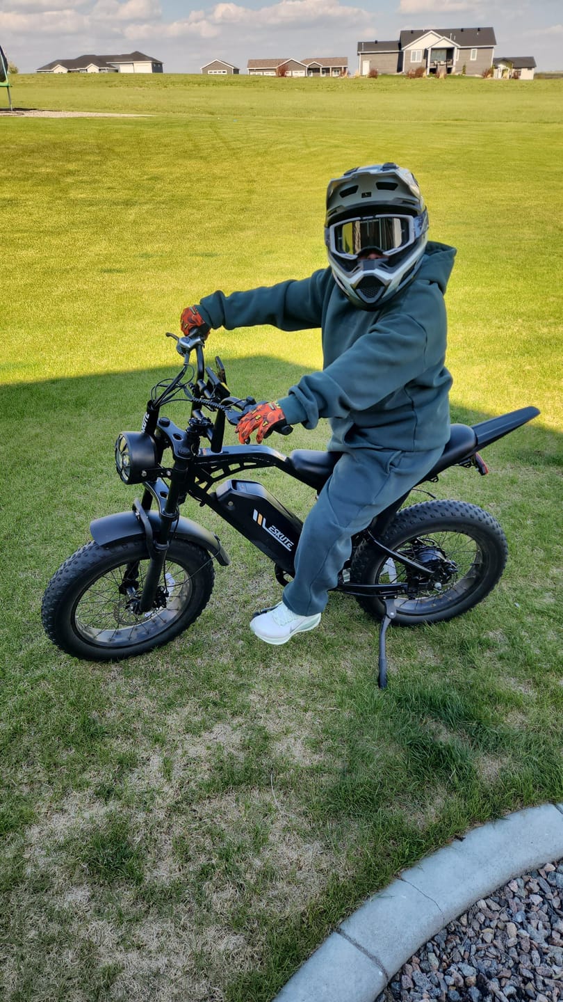 Customer photo review of Eskute® V200 20*4.0" Dirt Electric Bike for Kids&Teens
