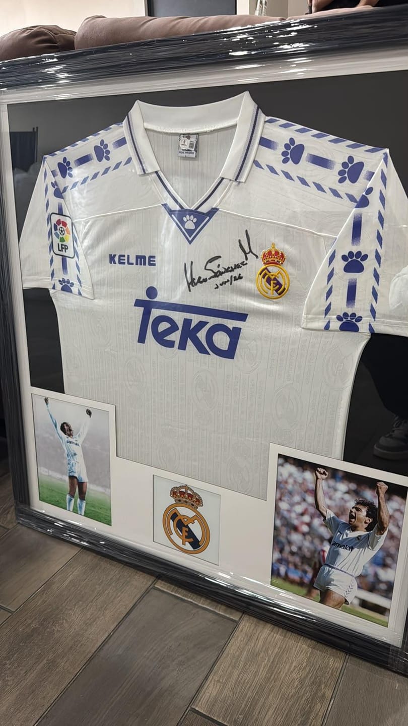 Customer photo review of Hugo Sánchez - Jersey Firmado Real Madrid