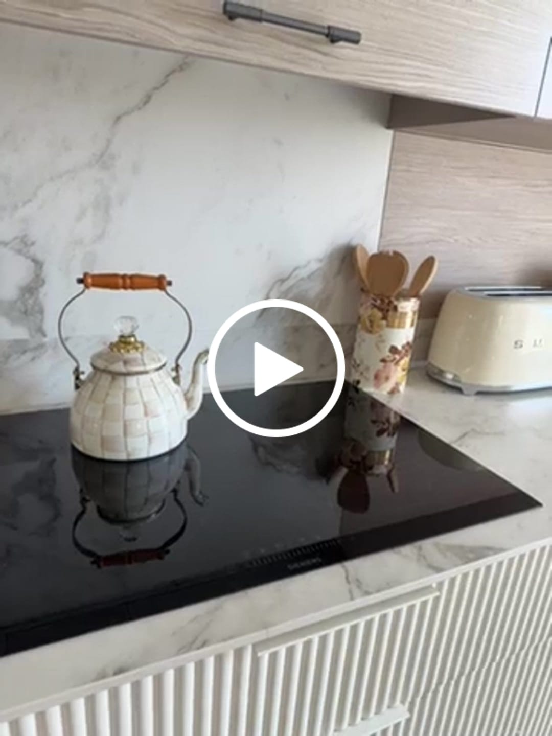 Customer video review of Mocha Check 1.89L Tea Kettle by MacKenzie-Childs