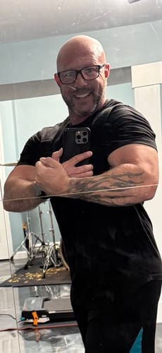 Customer photo review of AVERON™ FITFLEX TEE