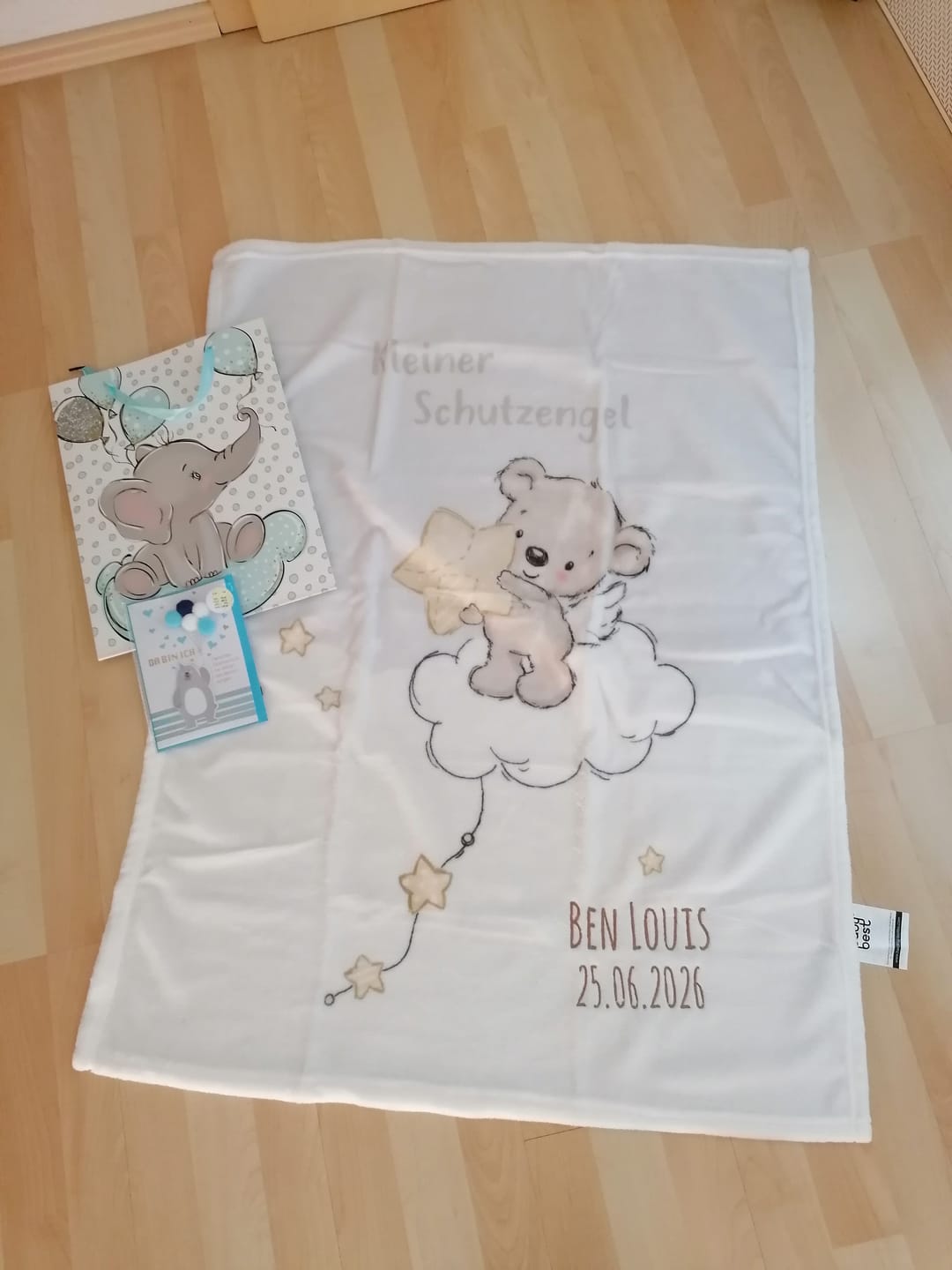 Customer photo review of Babydecke mit Namen bestickt Kleiner Schutzengel 75x100cm