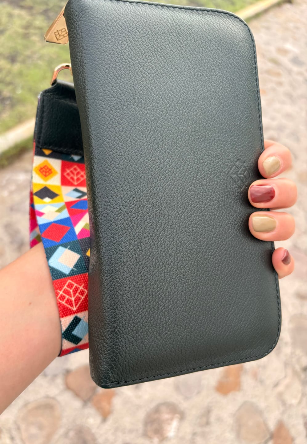 Customer photo review of Cartera Negra Monogramm Grande