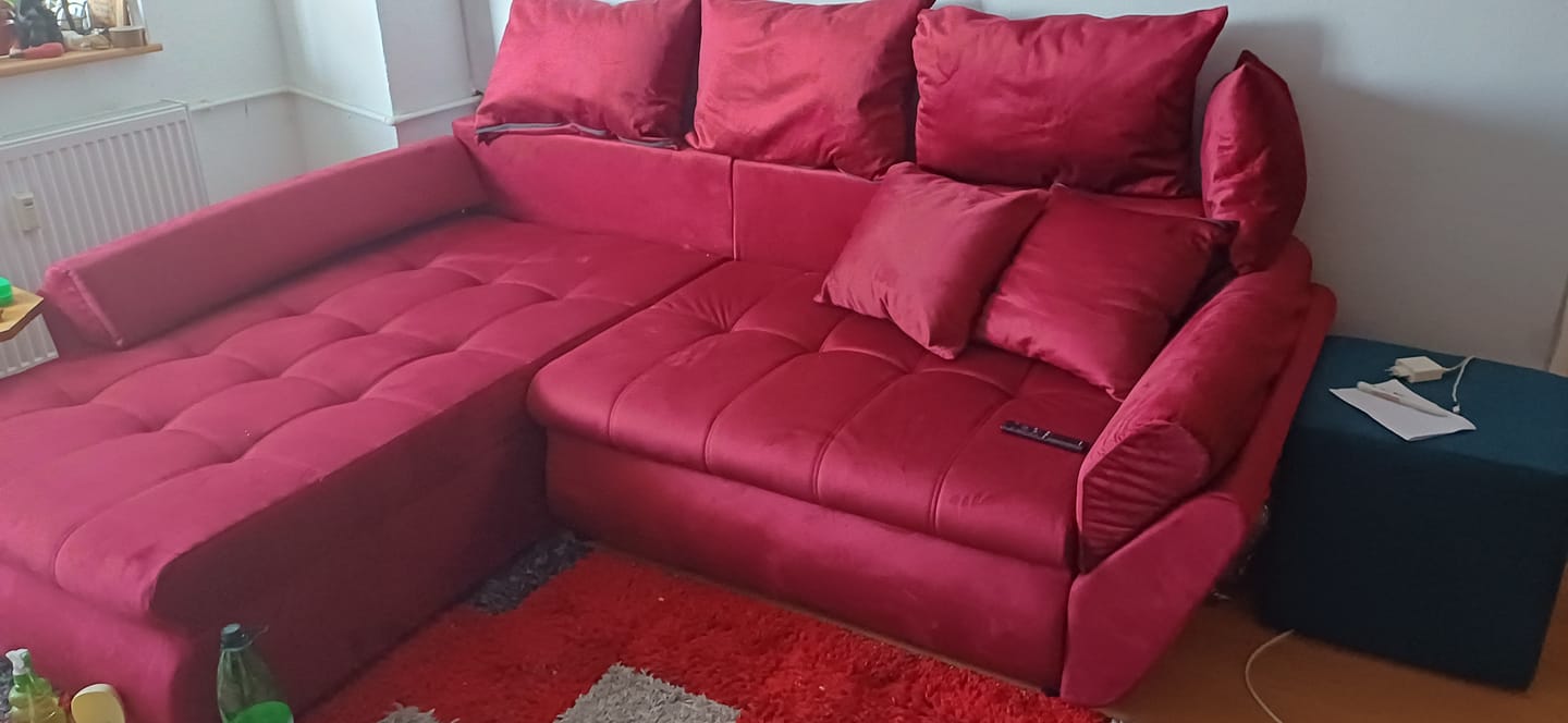 Customer photo review of Colțar extensibil dumonde cu ladă de depozitare si sezut confortabil din spuma high-density, Loana Monolith Rosu 270x185 cm