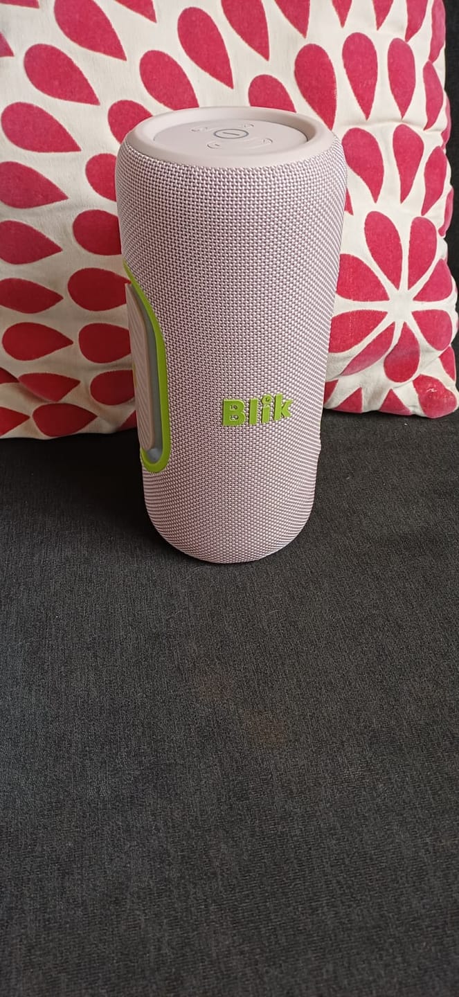Customer photo review of Parlante Bluetooth Portátil Blik Hypebass40 40W IPX5 8 Hrs Crema
