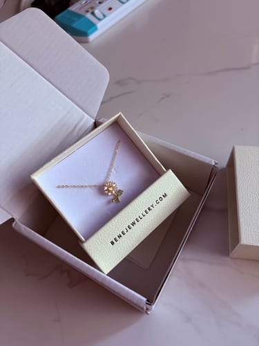 Customer photo review of Kira Floral Necklace