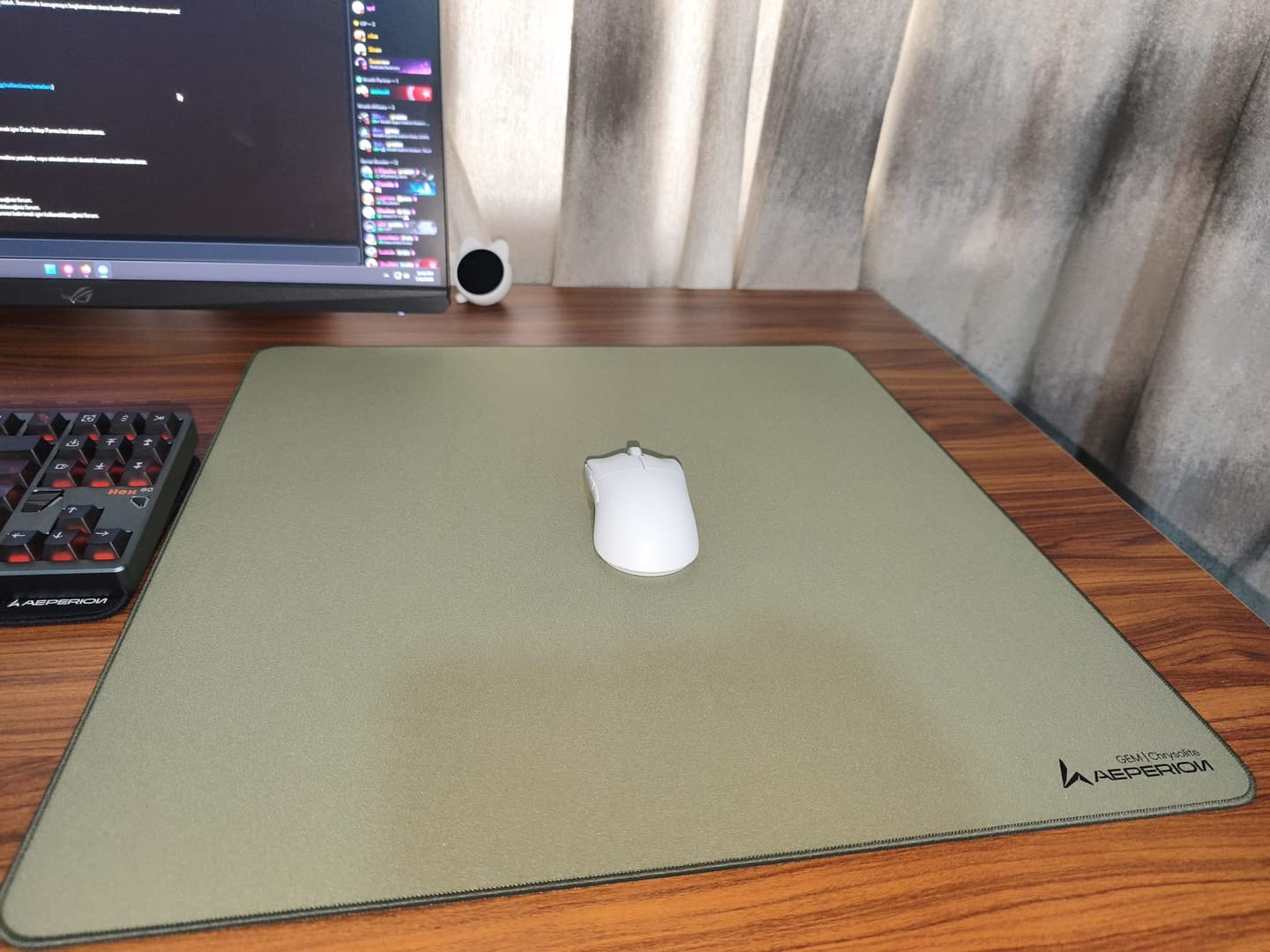 Customer photo review of Aeperion Chrystolite Mousepad