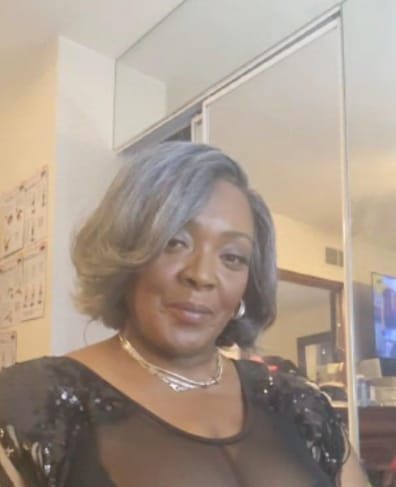 Customer photo review of Luvwin 5x5 Salt And Pepper Glueless Gray Color Pre-Cut Lace Layered Cut Straight Bob Wig 100% Human Hair