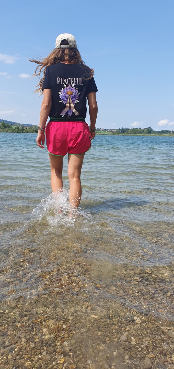 Customer photo review of Peaceful Spirit - Damen Premium Shirt