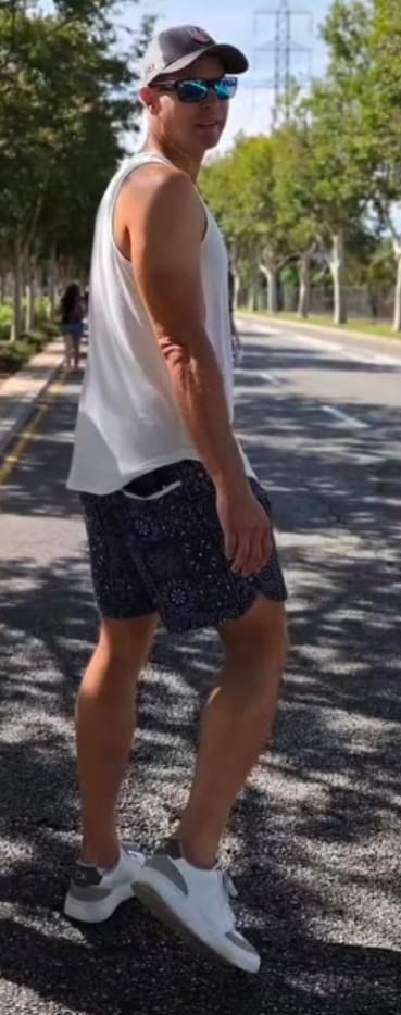 Customer photo review of 021 ESSENTIAL DROP-CUT TANK