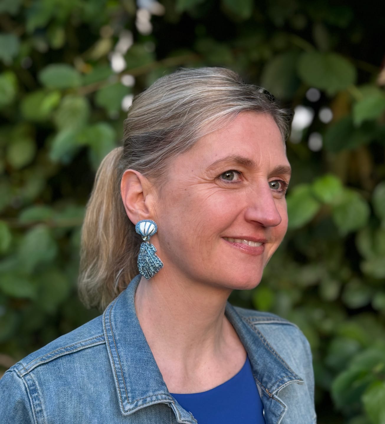 Customer photo review of Hellblaue Muschel-Soutacheohrringe