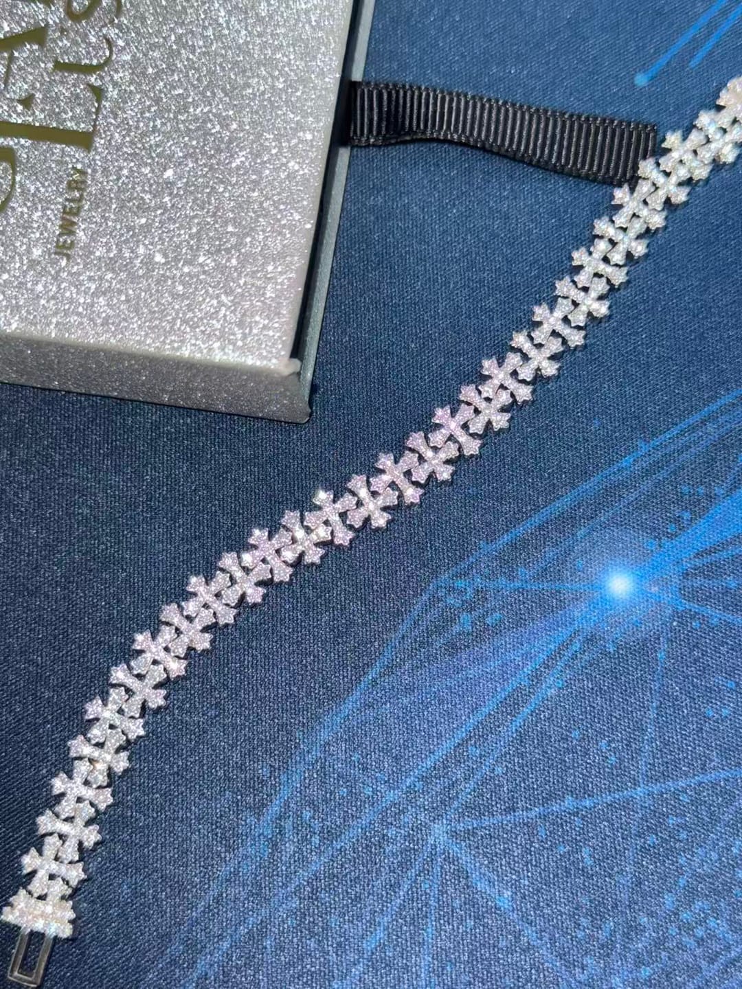 Customer photo review of 8.5MM S925 Silver VVS Moissanite Cross Cuban Link Chain