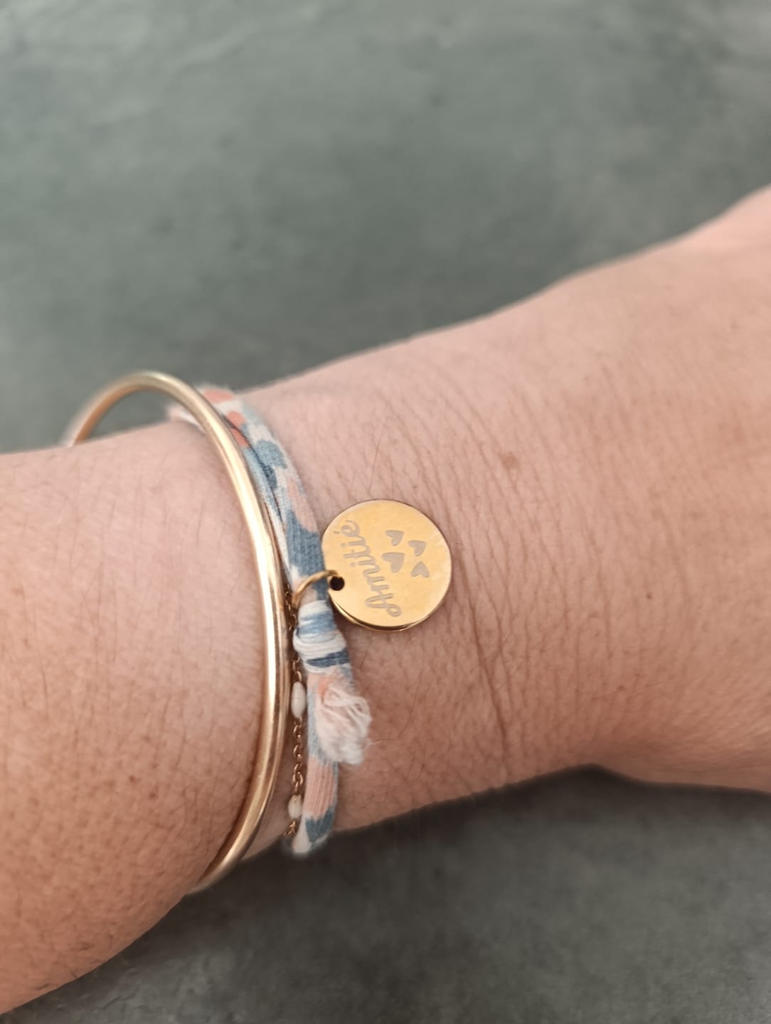 Customer photo review of Bracelet liberty personnalisé médaille gravée