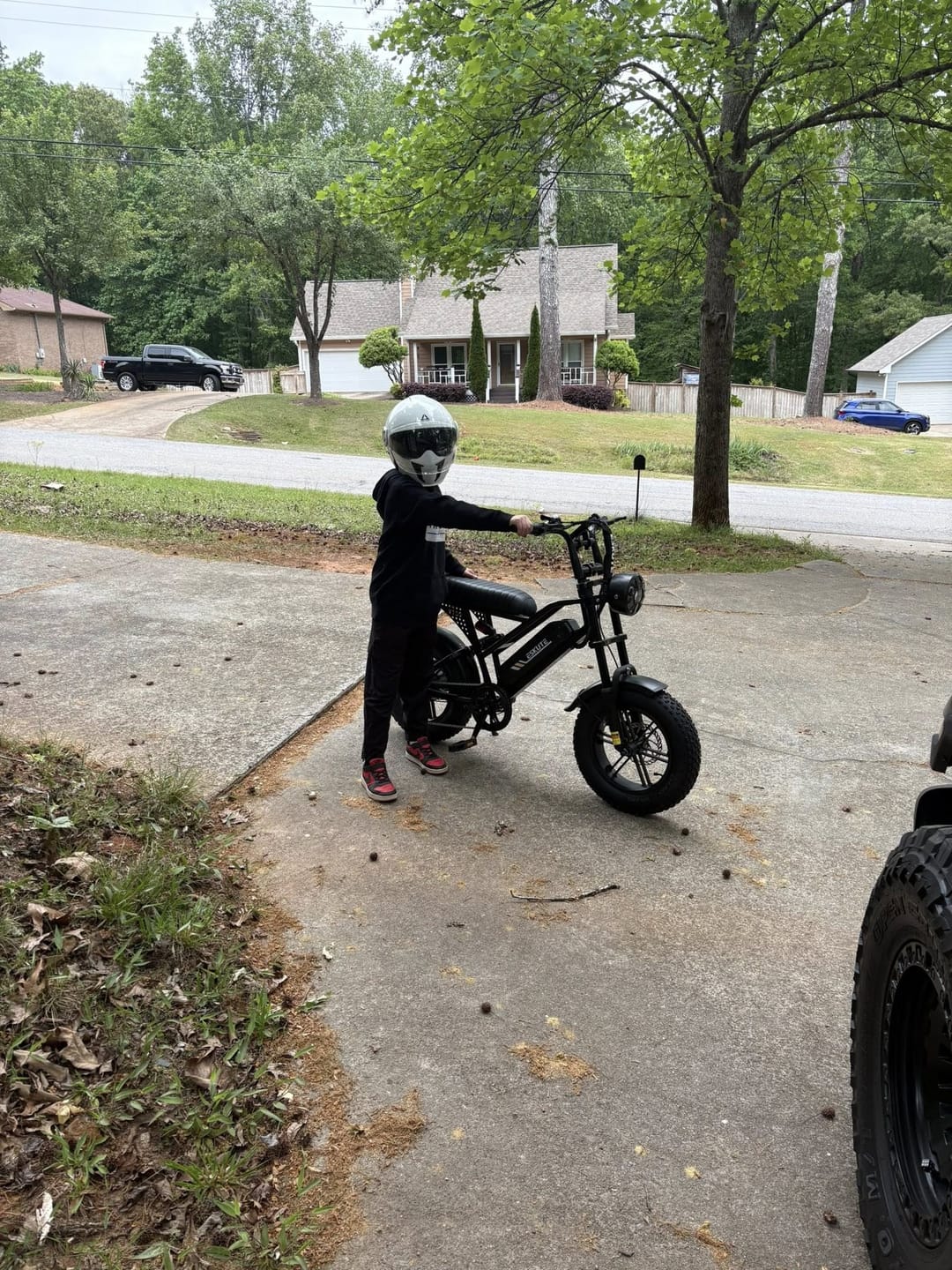 Customer photo review of Eskute® V100 16*4.0" Electric Bike for Kids&Teens