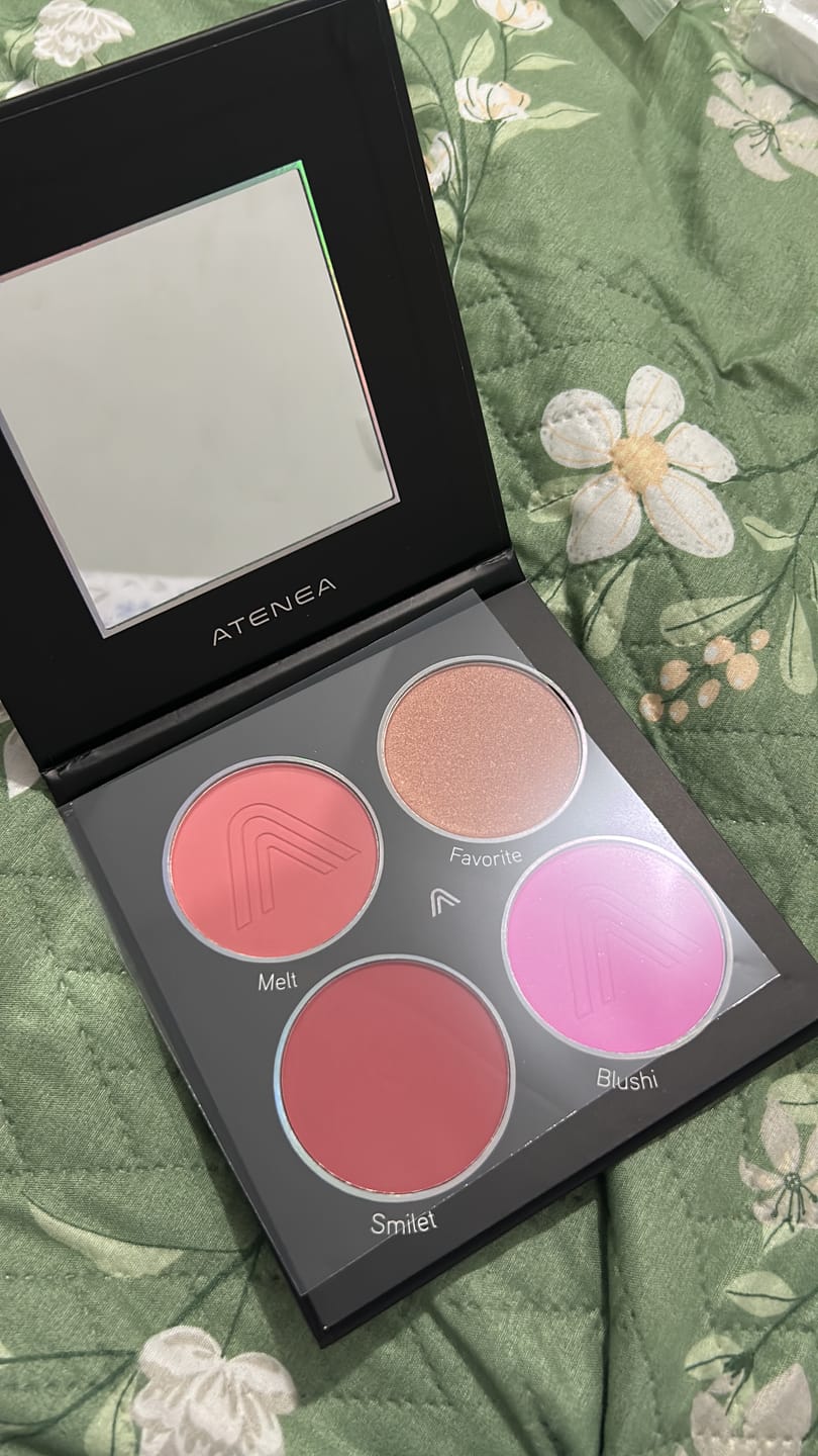 Customer photo review of PALETA DE RUBORES GLAMBLACK