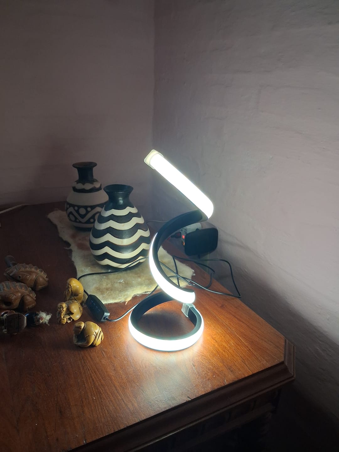 Customer photo review of Lámpara De Escritorio Led Usb Moderna Regulable Tres Tonos Negro