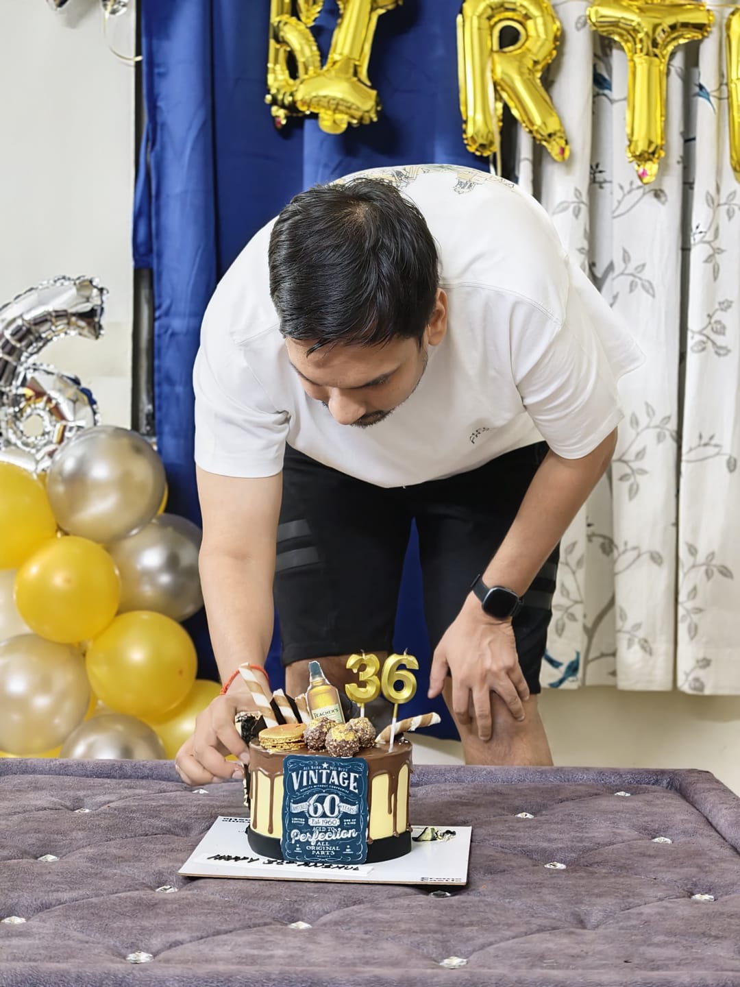 Customer photo review of Whiskey Drip Design Cake