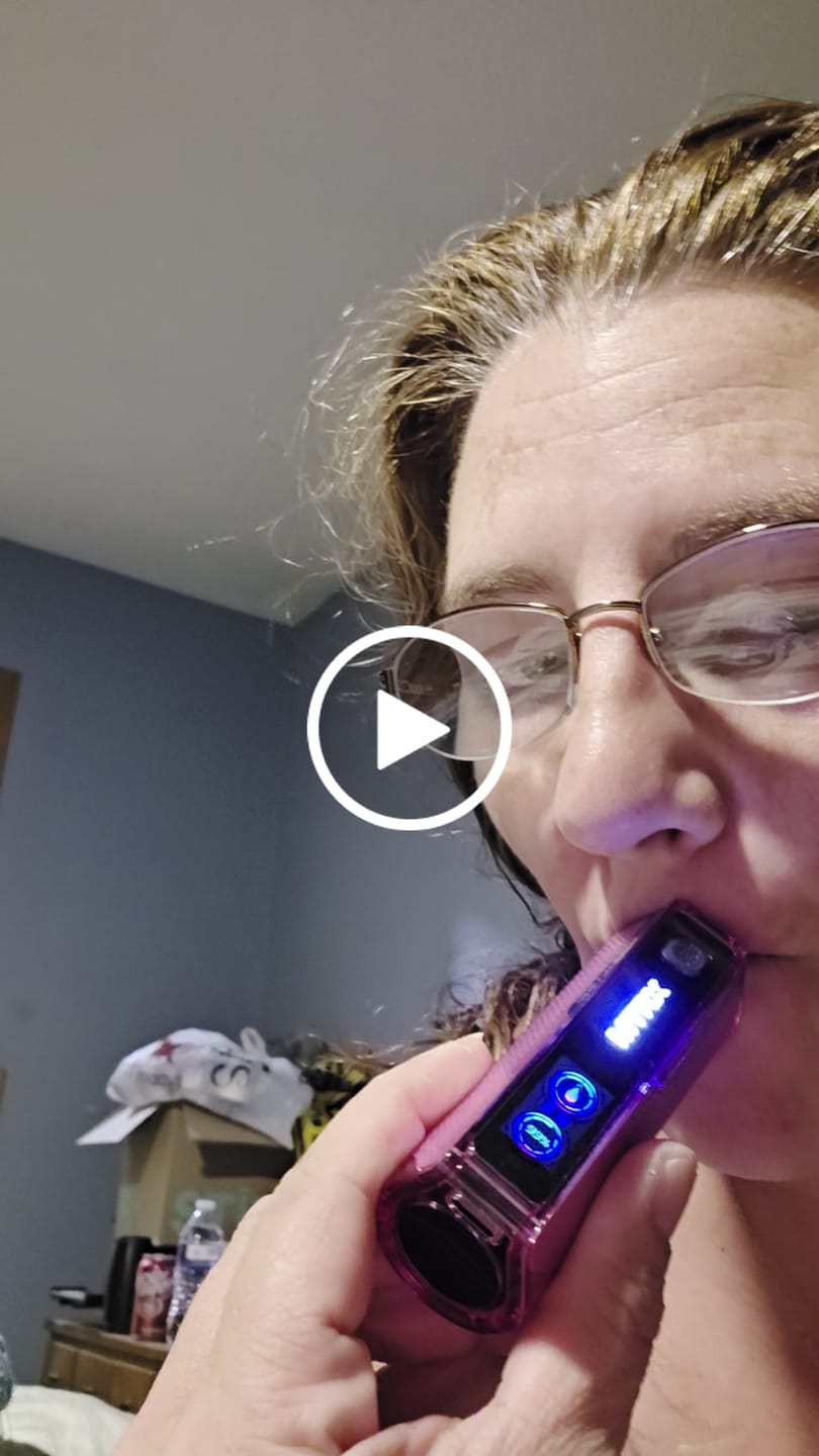 Customer video review of Strawberry Banana Ice - SnowWolf Compak 7500