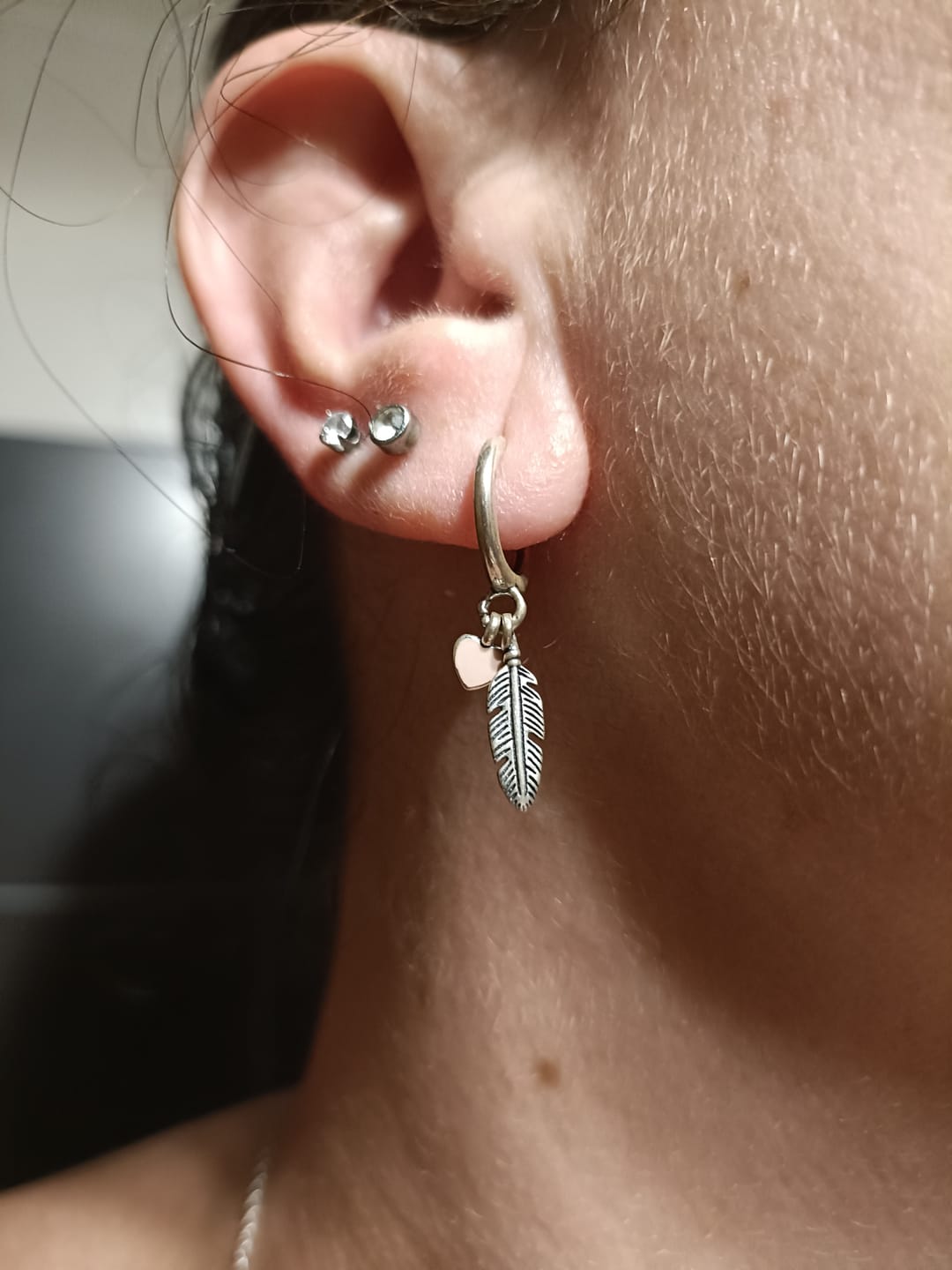 Customer photo review of Pendientes Plumas de Amor