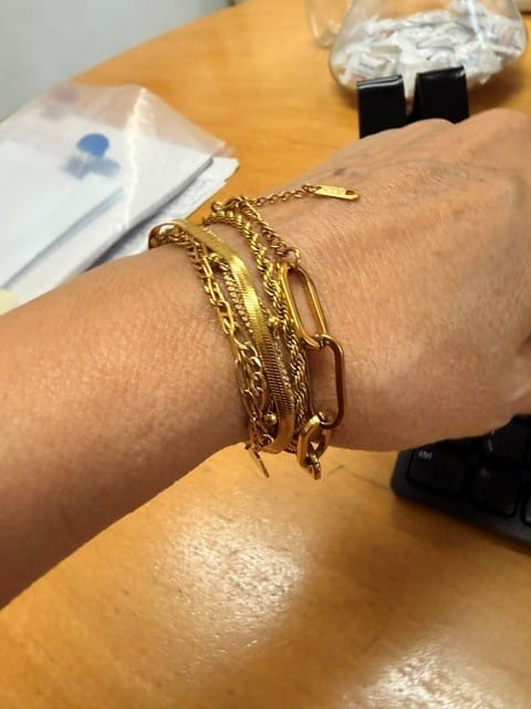 Customer photo review of Kit Pulseiras Glamour Zircônias Banhado em Ouro 18K