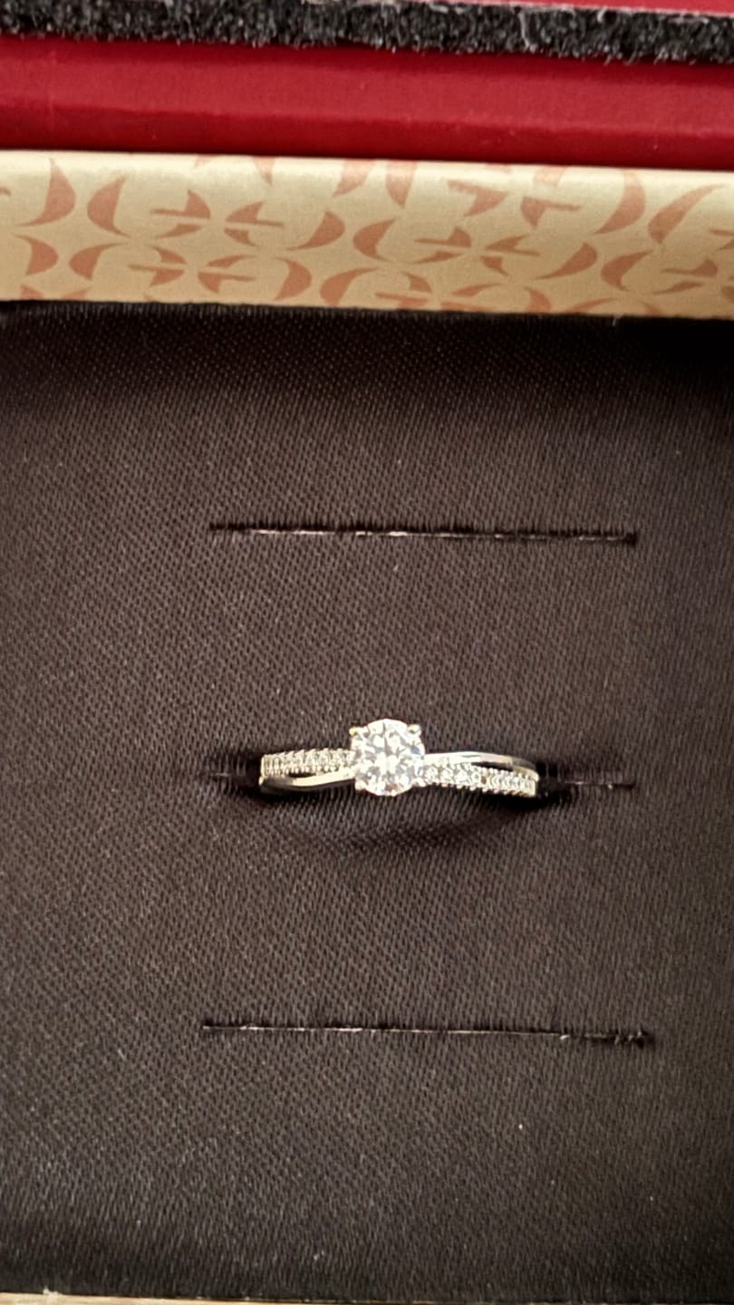 Customer photo review of Kriti Sanon Silver Zircon Layered Ring
