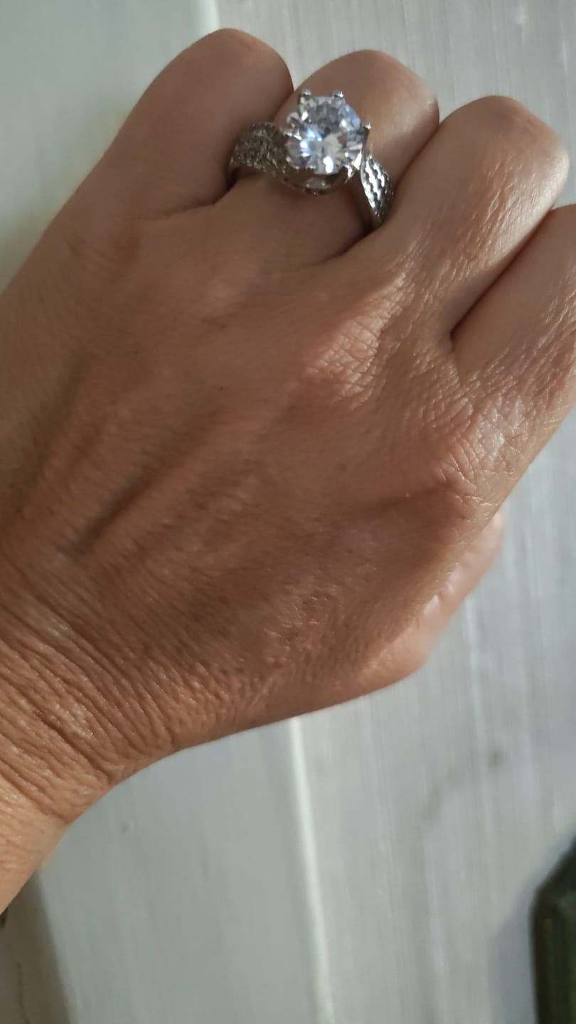 Customer photo review of Anello Eternity Luce Divina