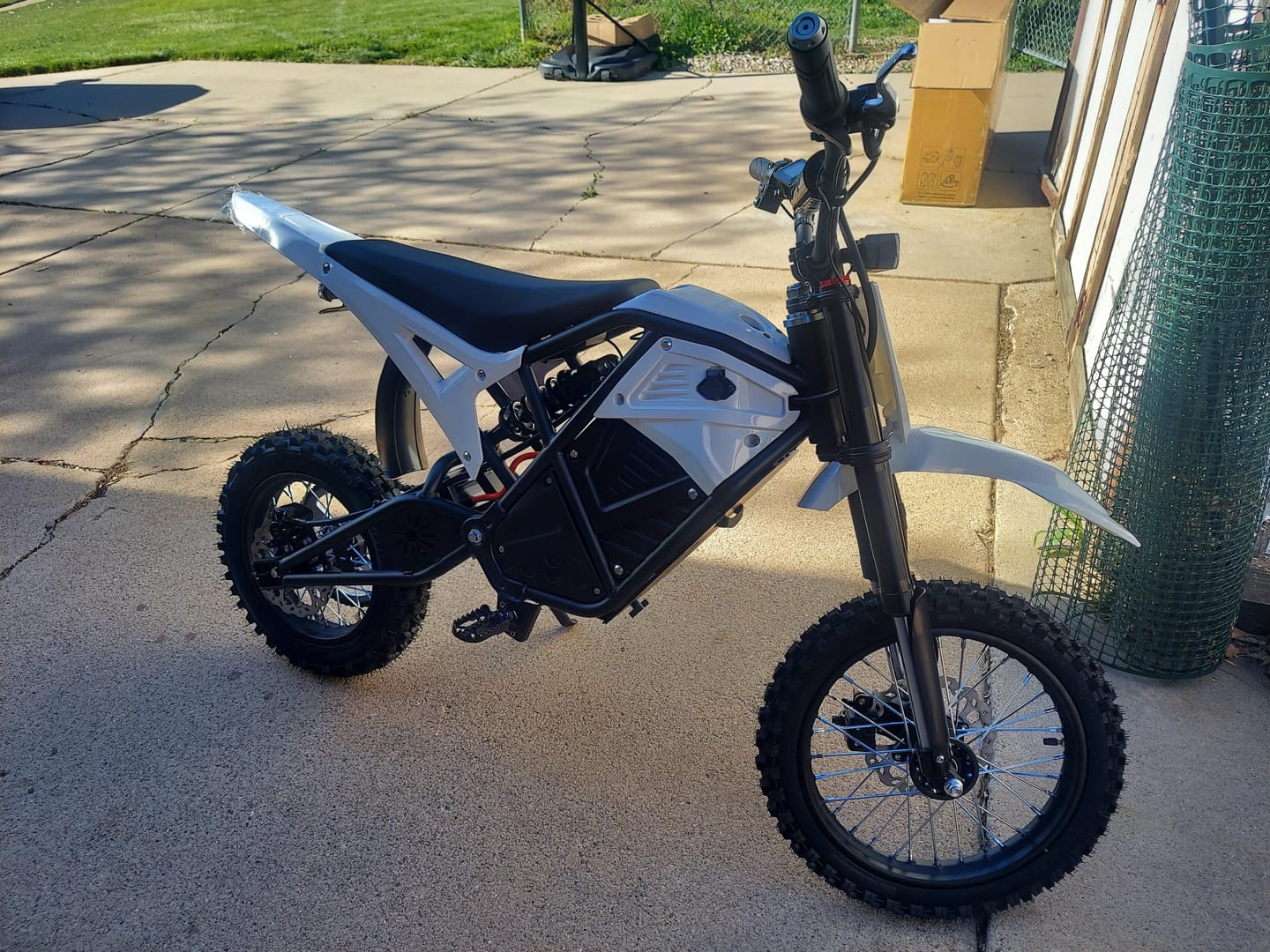 Customer photo review of Eskute® NOVA Mini Electric Dirt Bike For Teens & Adults