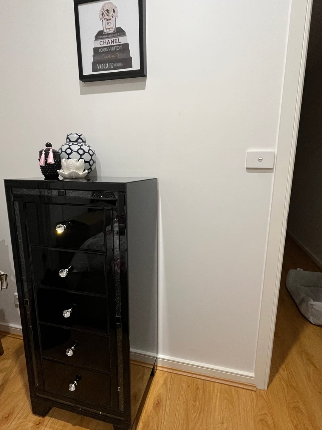 Customer photo review of CLEARANCE - 5 Drawers Crushed Diamond Front Mirrored Tallboy