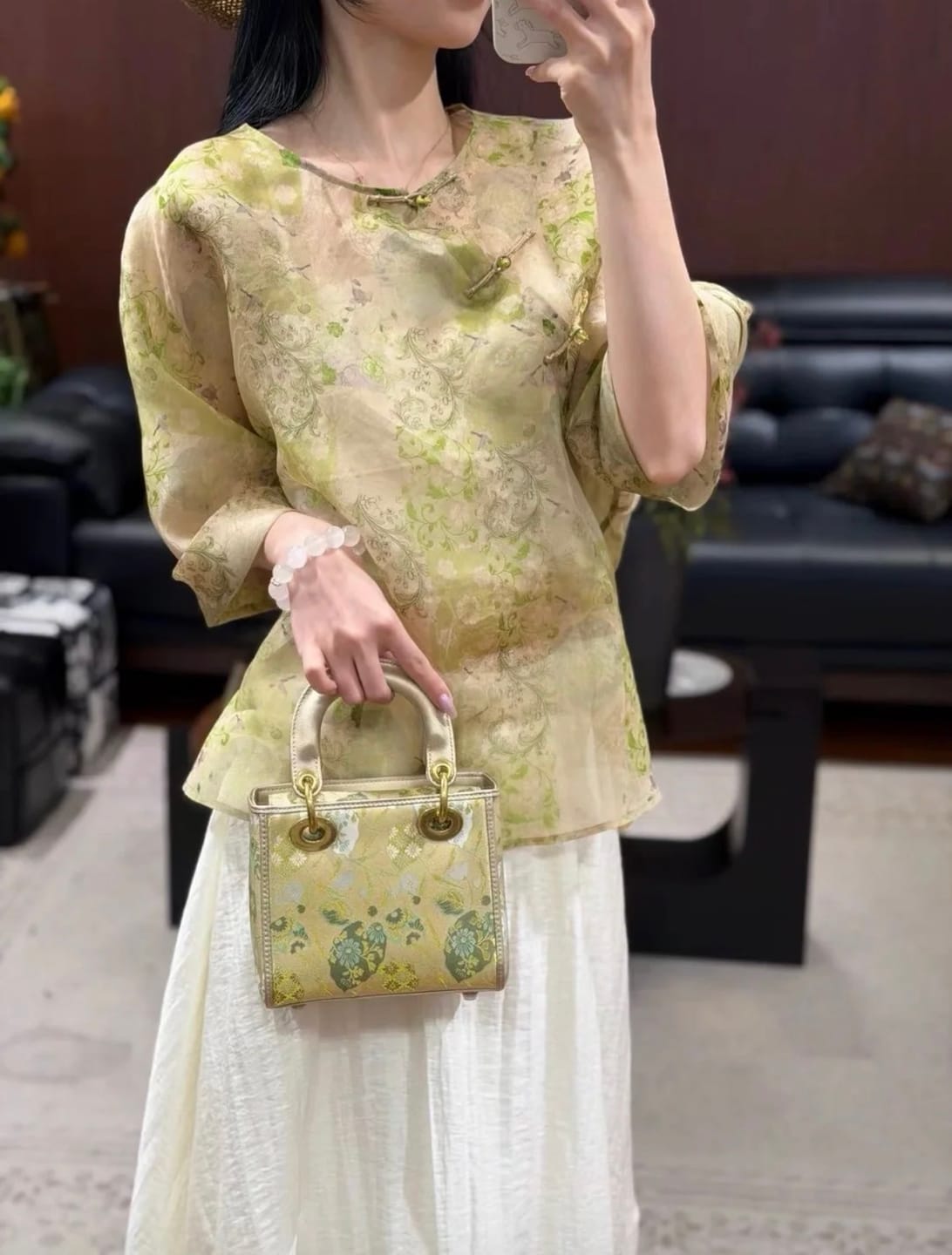 Customer photo review of Tang Gold 17 Gilded Vines Song Brocade Bag