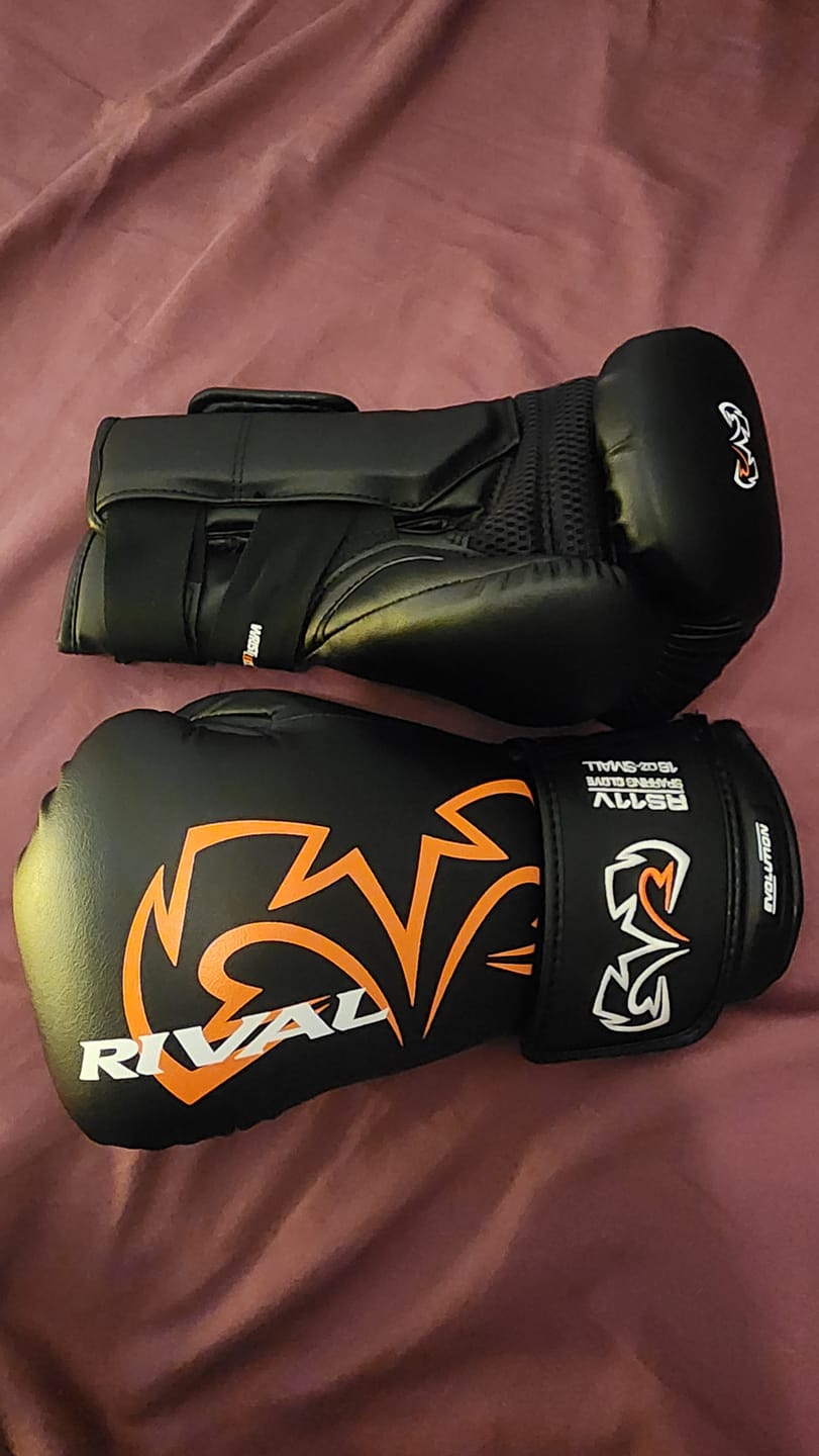 Customer photo review of THE RIVAL RS11V EVOLUTION SPARRING GLOVES