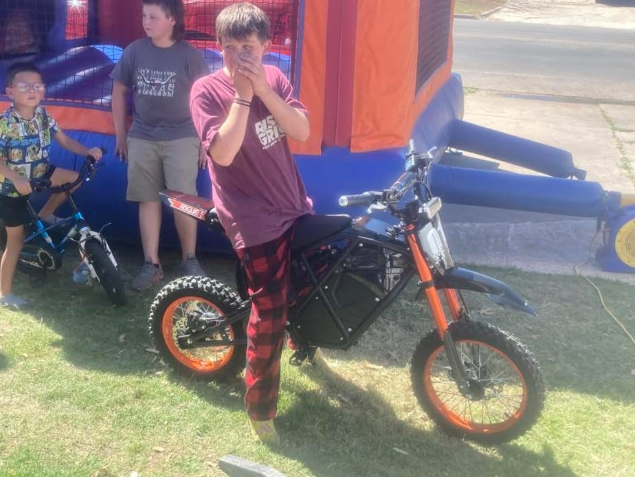 Customer photo review of Eskute® NOVA Mini Electric Dirt Bike For Teens & Adults