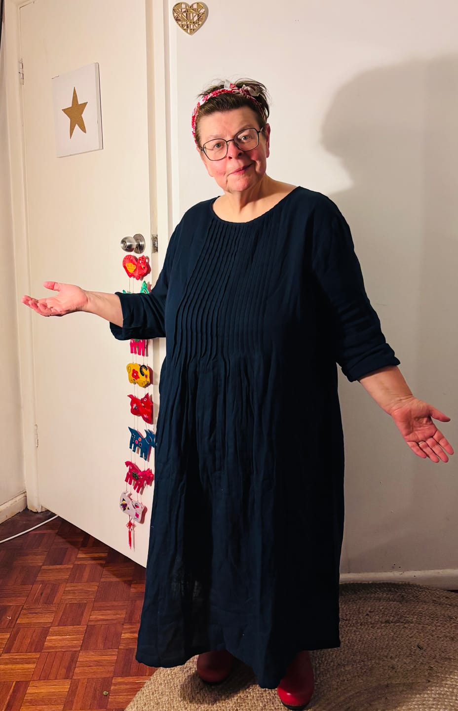 Customer photo review of Plus Size Women Artsy Pure Color Shirred 100%Cotton O-Neck Dress