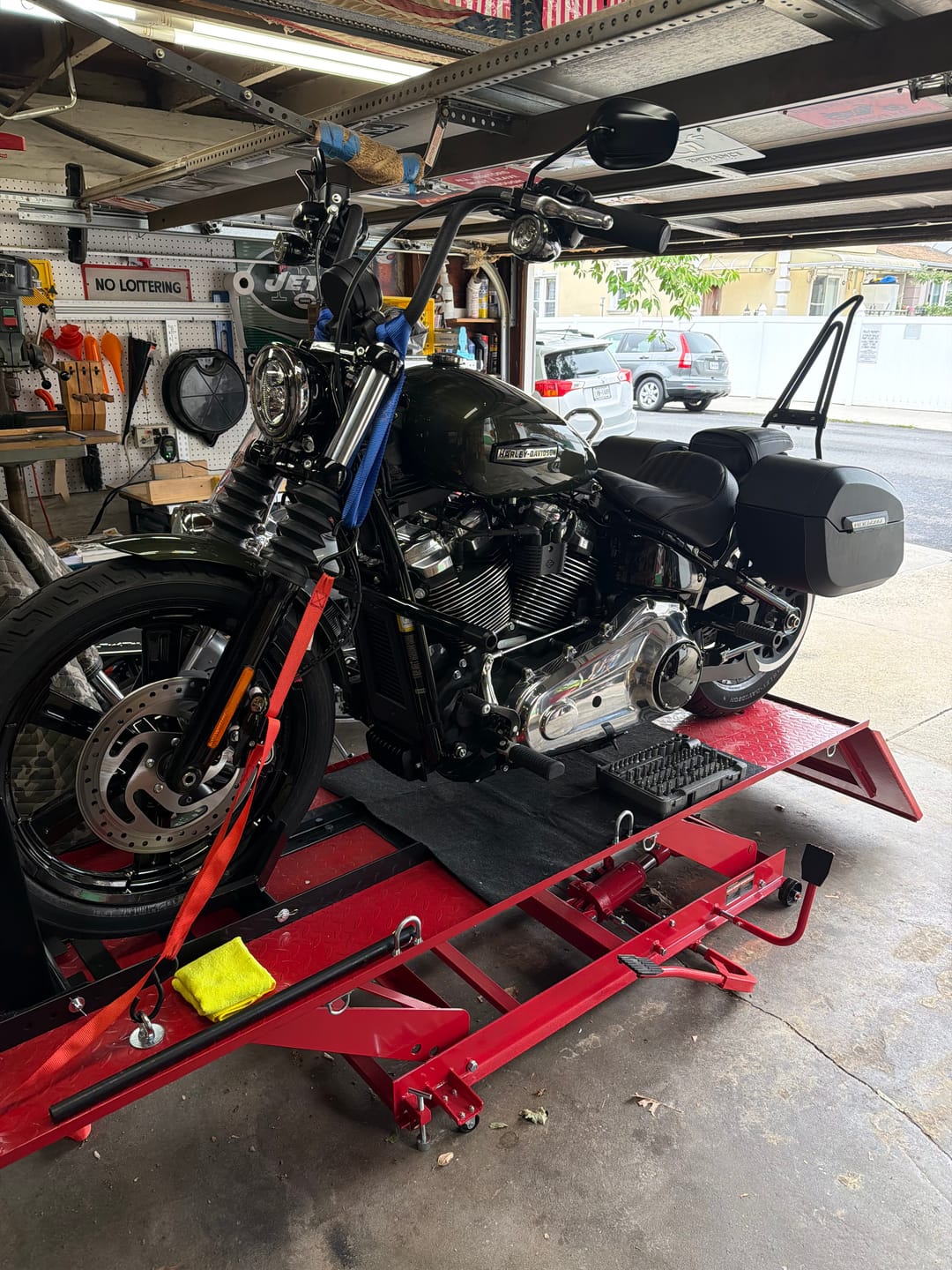 Customer photo review of 32L - Darkin Large Quick Mount Leather Wrapped Hard Saddlebags for Harley Softail Street Bob FXBB/S