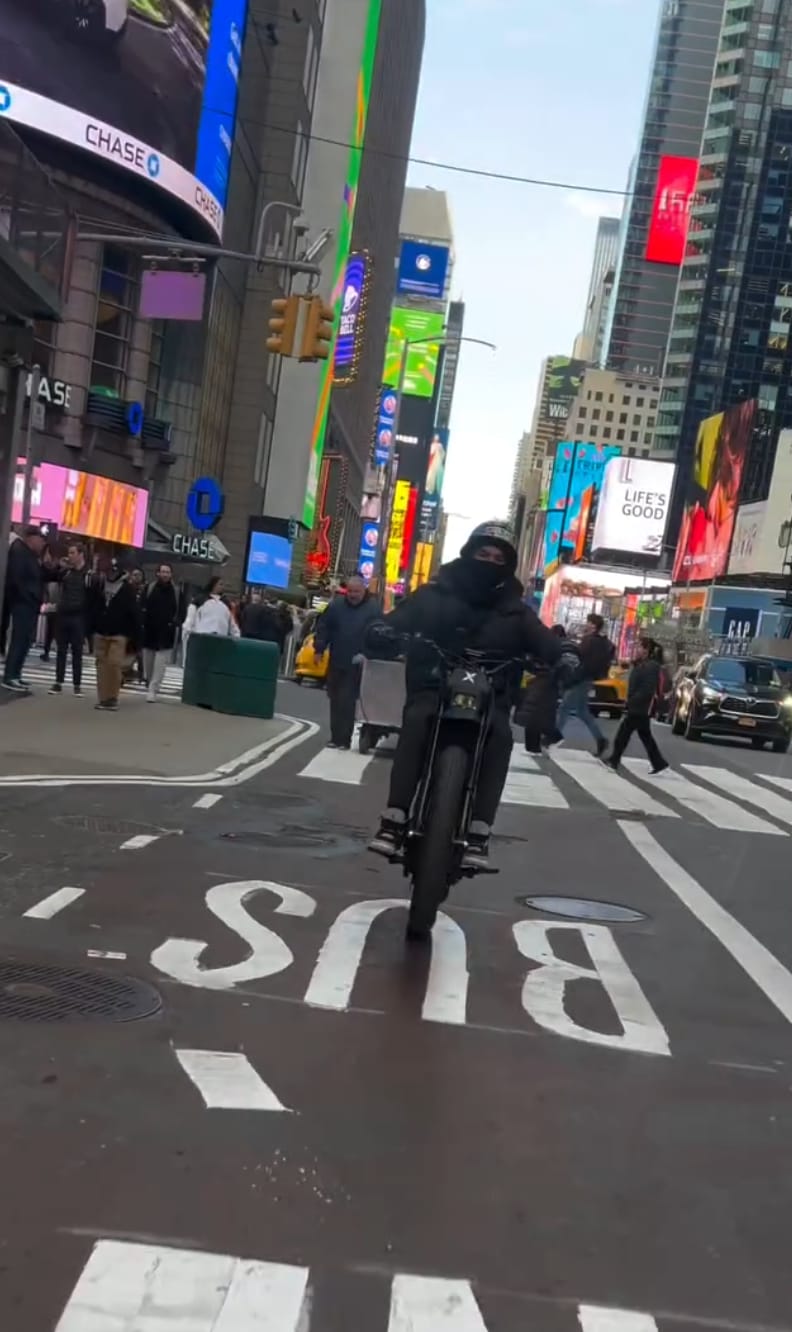 Customer photo review of Eskute® RTX 19"17" 6500W Electric Dirt Bike for Adults