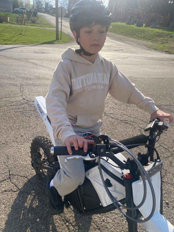 Customer photo review of Eskute® NOVA Mini Electric Dirt Bike For Teens & Adults