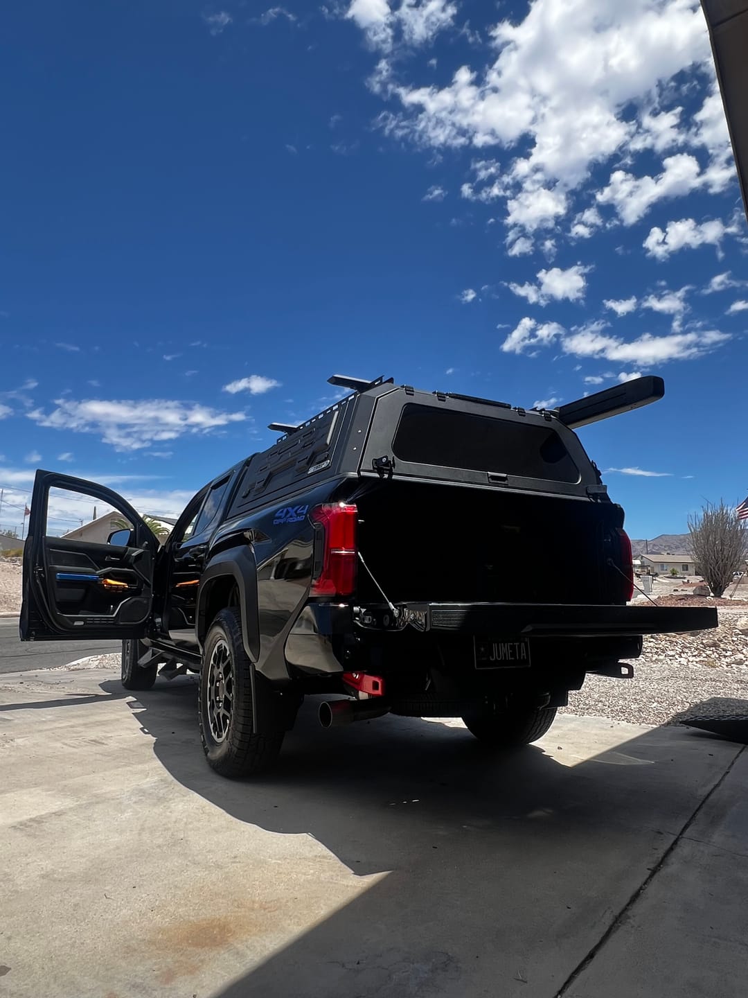 Customer photo review of Toyota Tacoma 2024-2026 5ft Bed Aluminum Truck Cap | OPENROAD