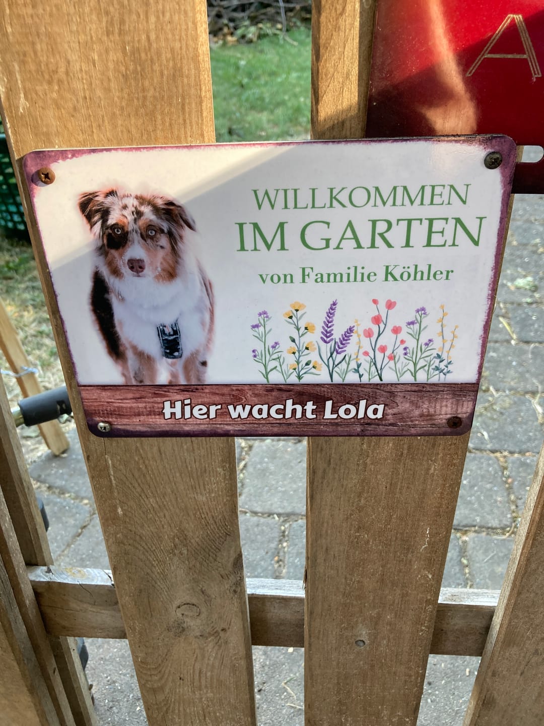 Customer photo review of Hunde Garten-Schild personalisiert mit Foto & Text (UV- und wetterfest)