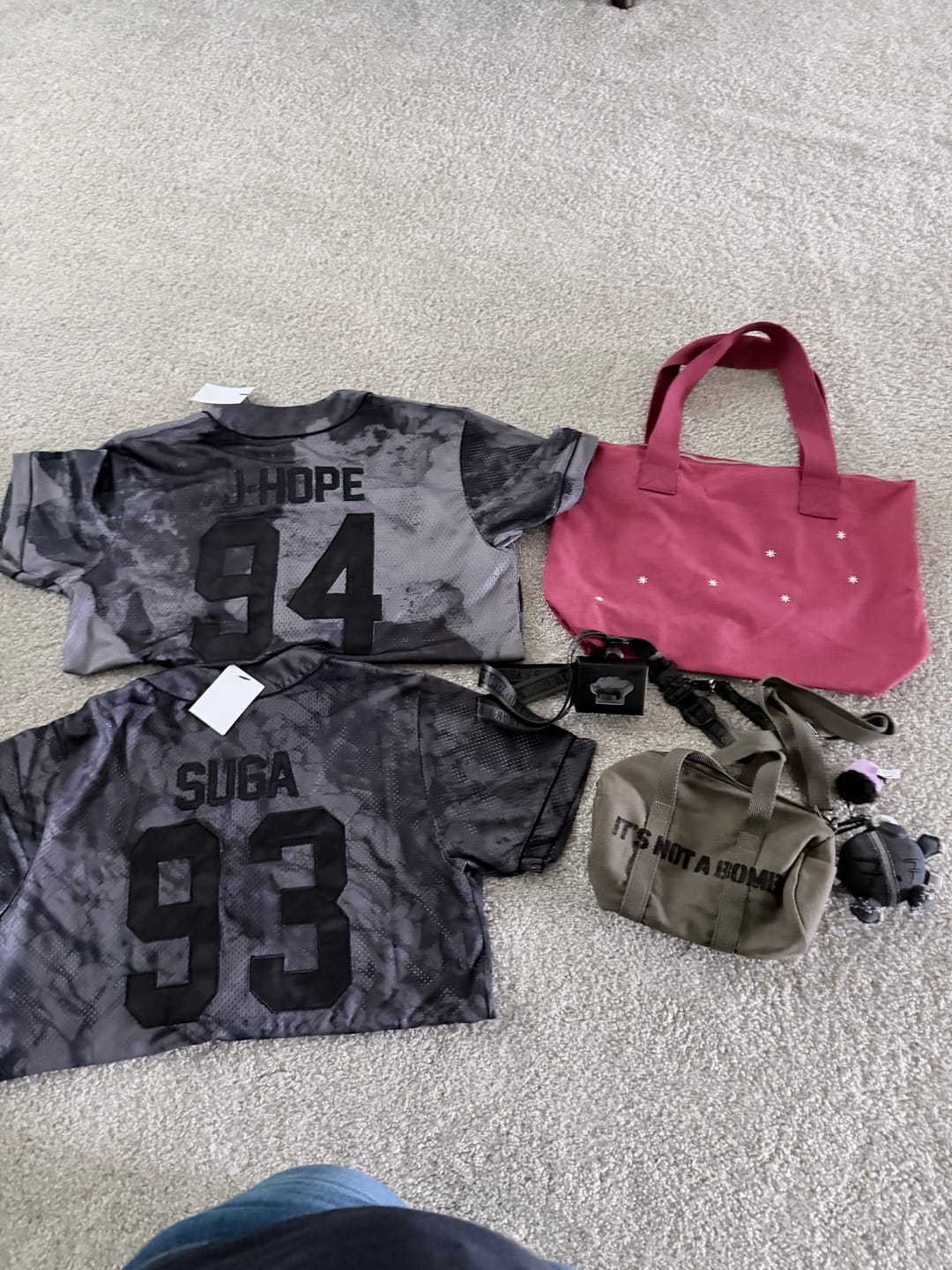 Customer photo review of [2ND PRE-ORDER] BTS - ARIRANG WORLD TOUR OFFICIAL MD OFFICIAL LIGHT STICK BAG