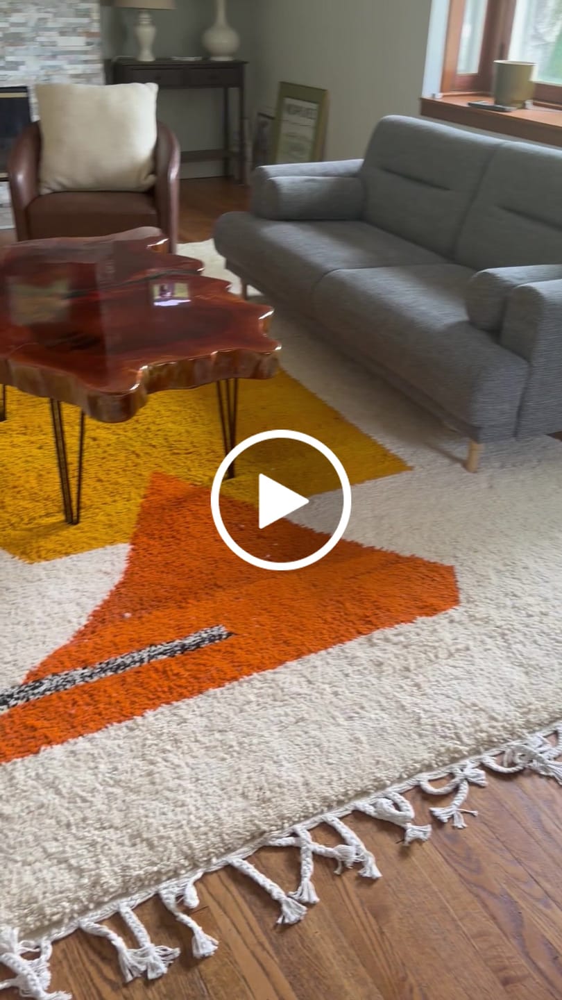Customer video review of Modern Moroccan Wool Rug – Berber Rug with Geometric Mustard & Terracotta Design