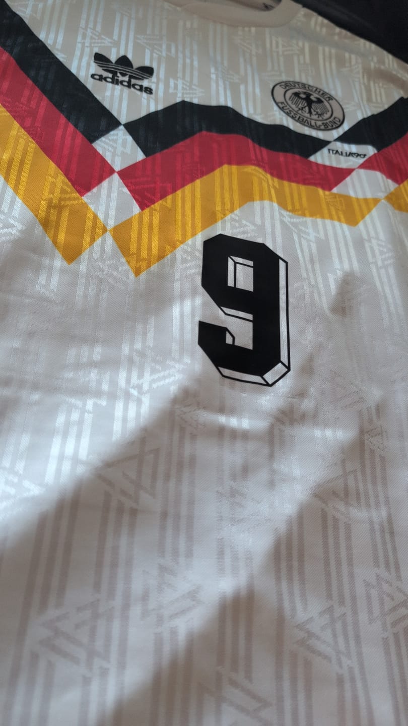 Customer photo review of Rudi Völler Germany Deutschland Retro 1990 World Cup Jersey - Deutschland Retro-Trikot WM 1990 Soccer Shirt