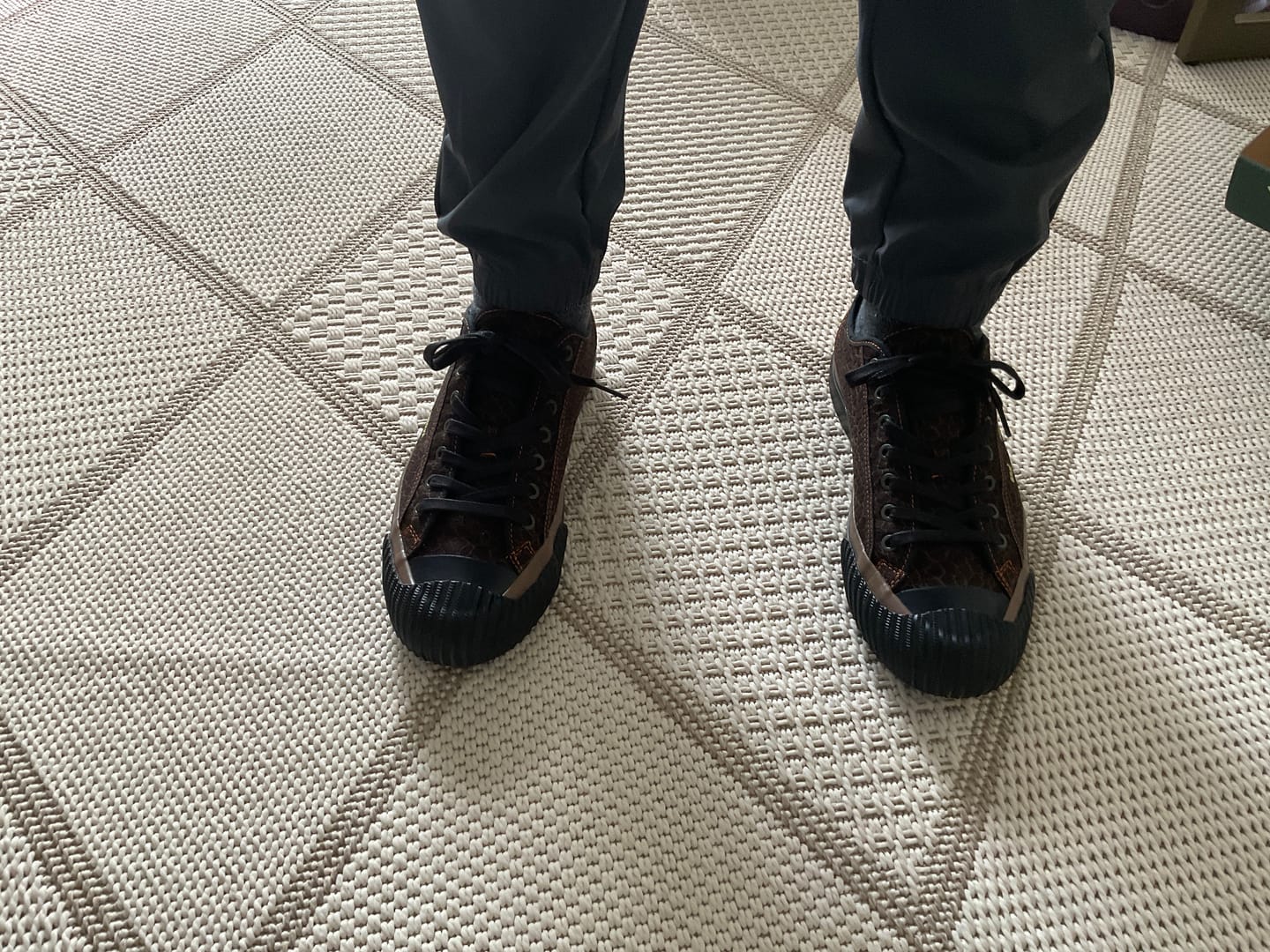 Customer photo review of Grounder by Saeed Ferguson Low-Top Brown/Black
