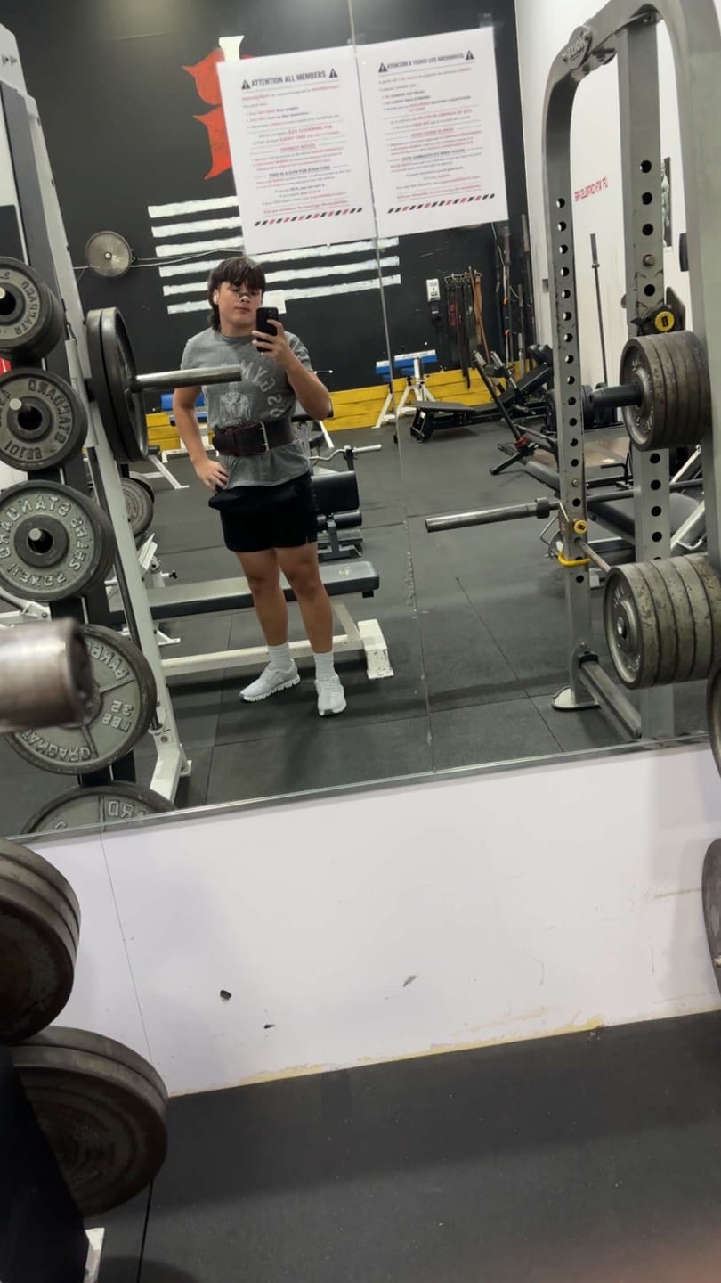 Customer photo review of 4206 - Gold's Gym Heather Tees