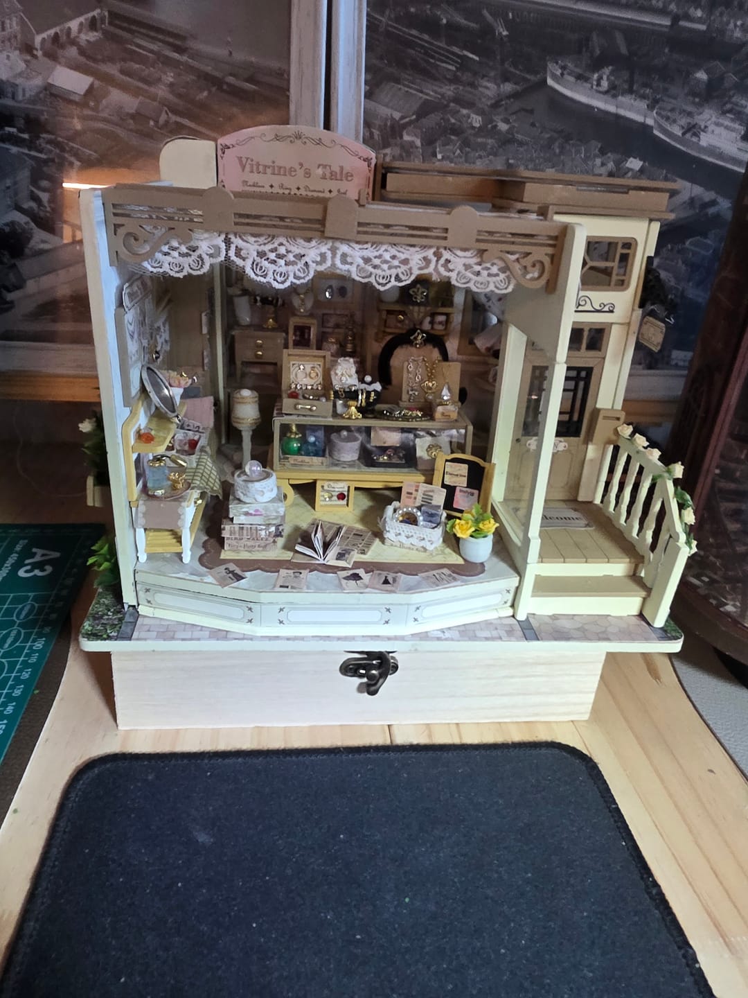 Customer photo review of Vitrine's Tale