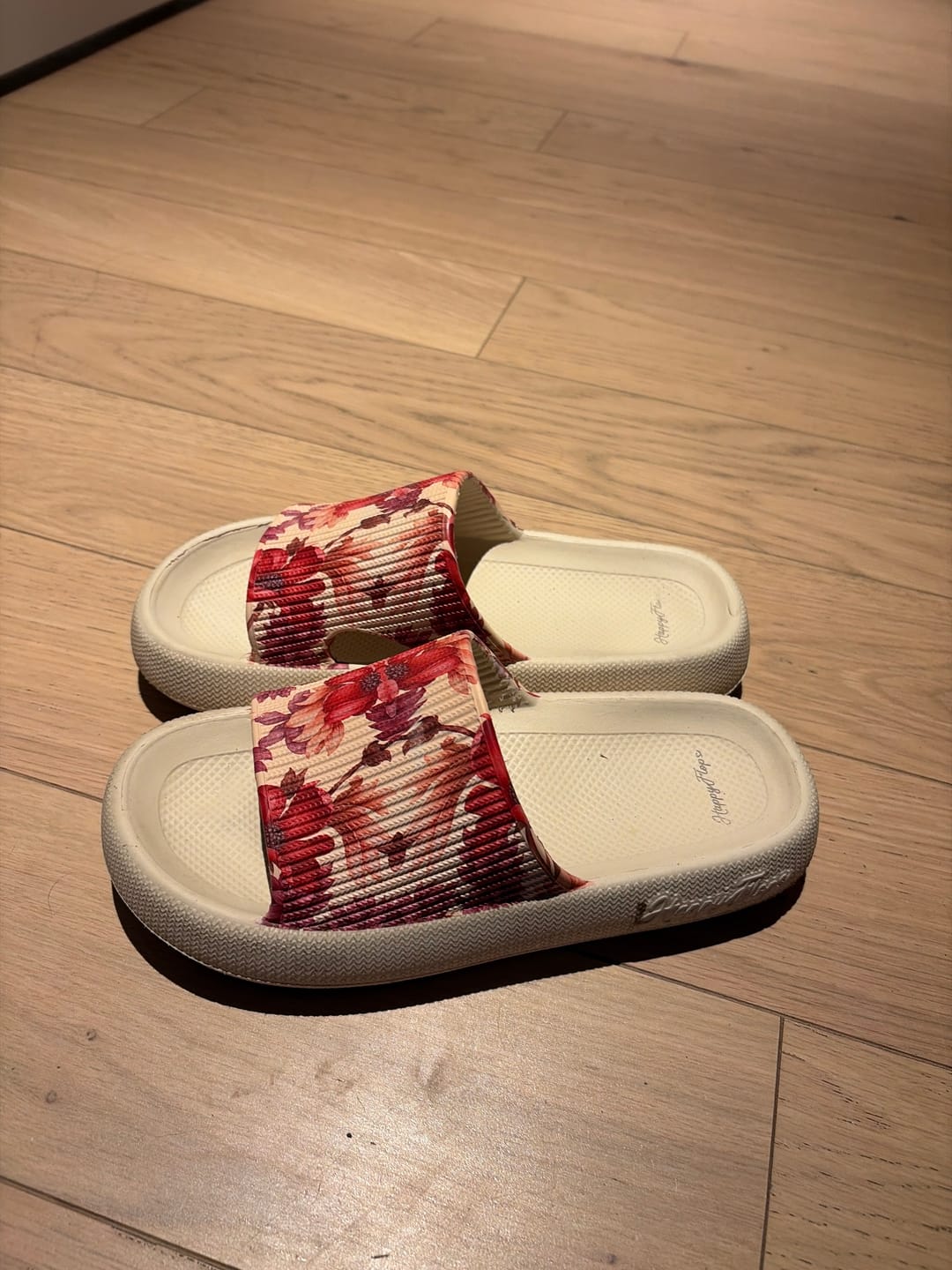 Customer photo review of HappyFlops Botanics