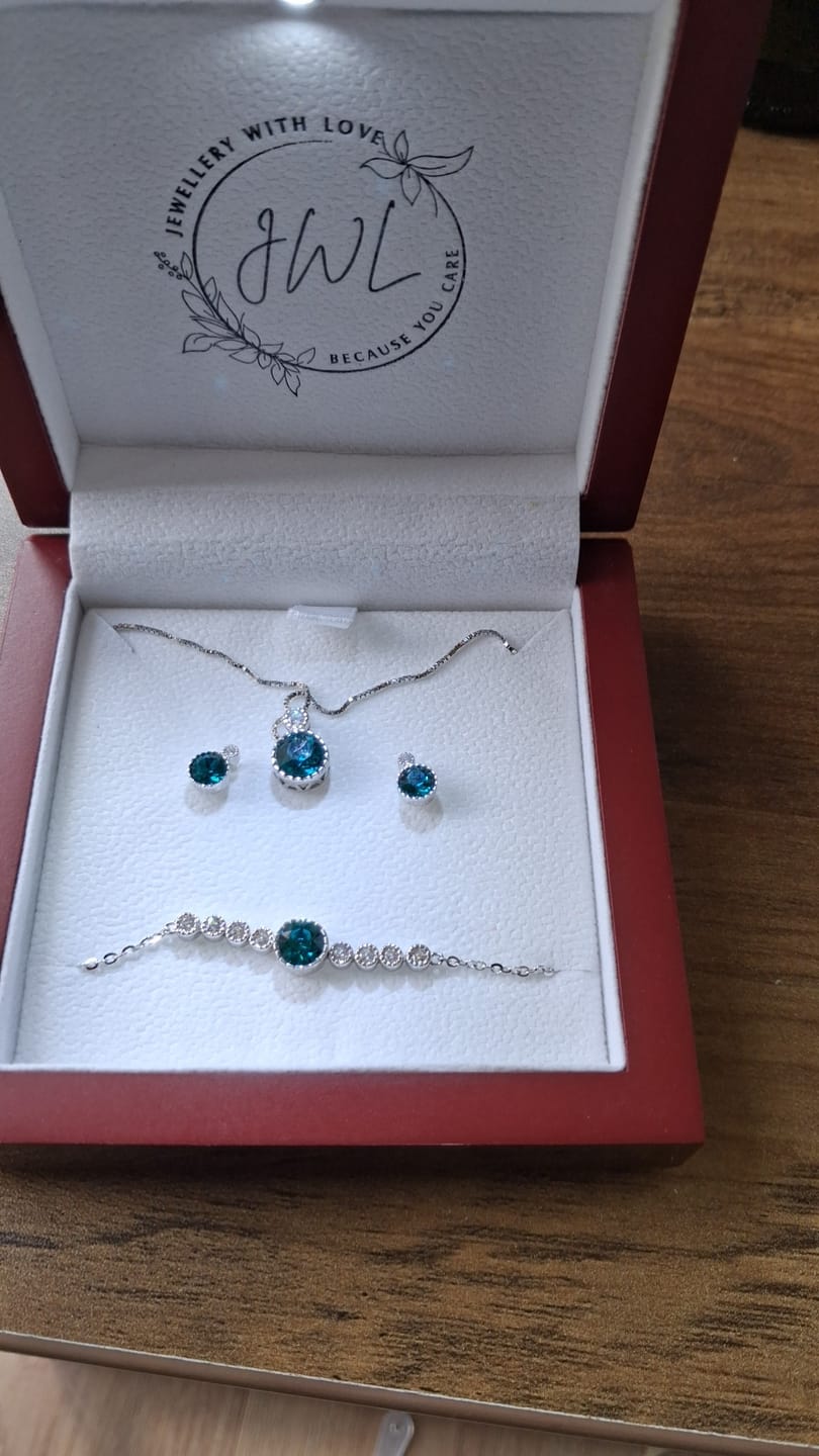 Customer photo review of 3-Piece Blue Topaz Crystal Jewellery Gift Set