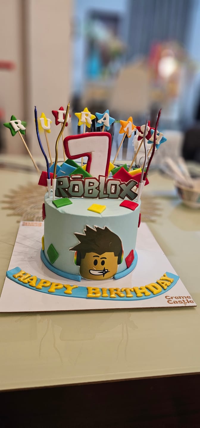 Customer photo review of Roblox Blocks Cake