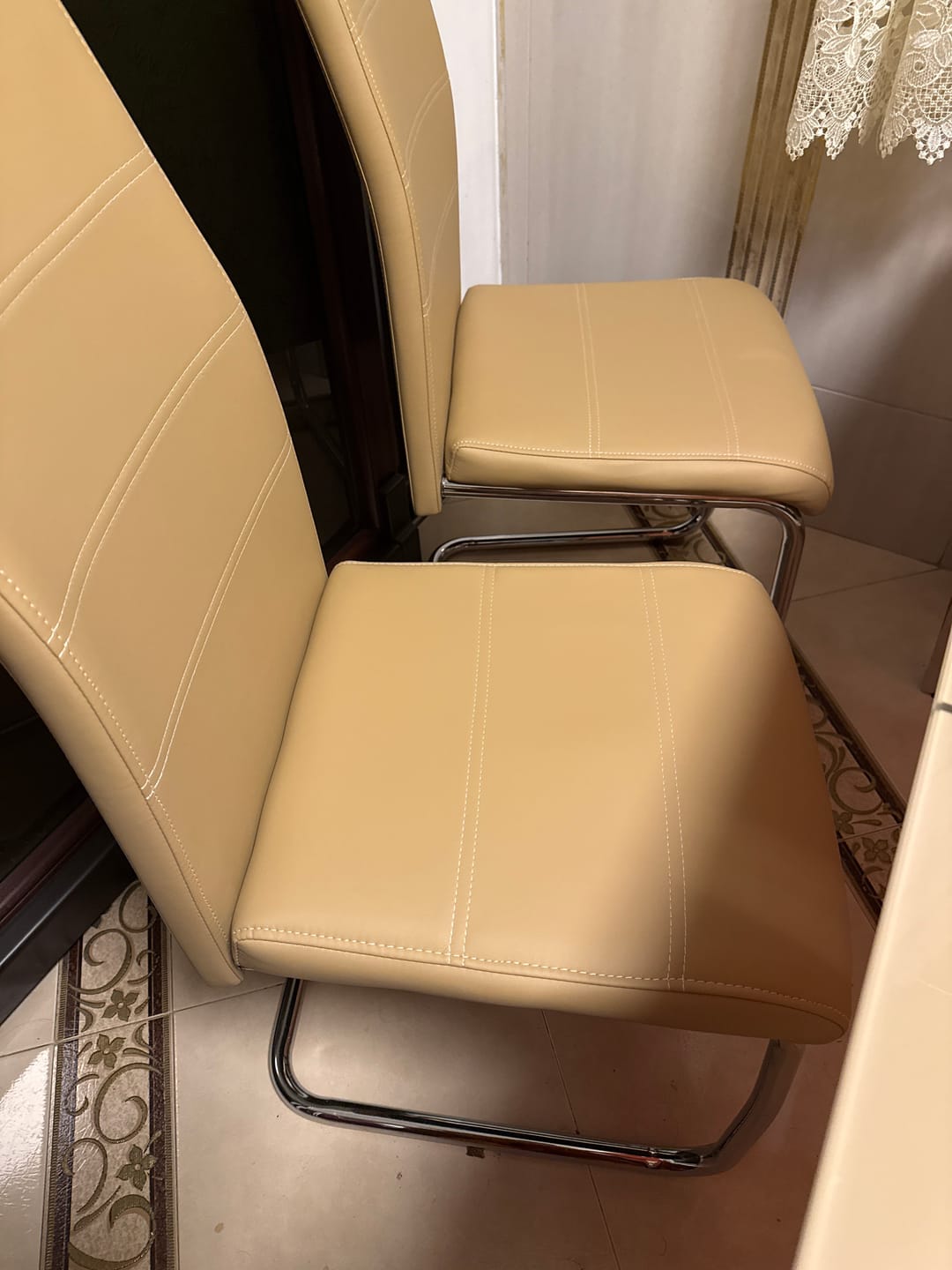 Customer photo review of Scaun tapitat piele ecologica K211, bej/crom, 42x60x97 cm
