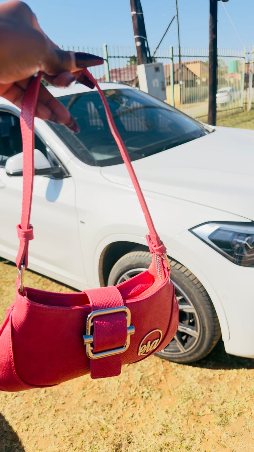 Customer photo review of Pink Lily Shoulder Bag
