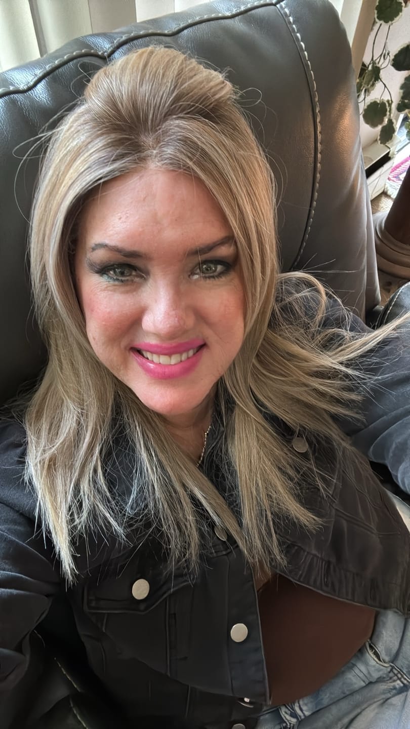 Customer photo review of Amazonia Green Prescription Coloured Contact Lenses